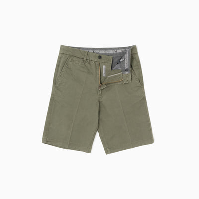 Bermuda Chinos in Comfort Gabardine Leggera - Verde Militare