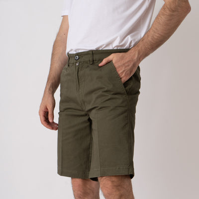 Bermuda Chinos in Comfort Gabardine Leggera - Verde Militare